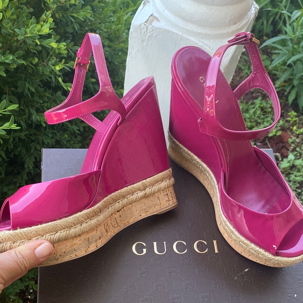 GUCCI GG Monogram Embossed Patent Leather Espadrille Platform Wedge SandalsPink🌷